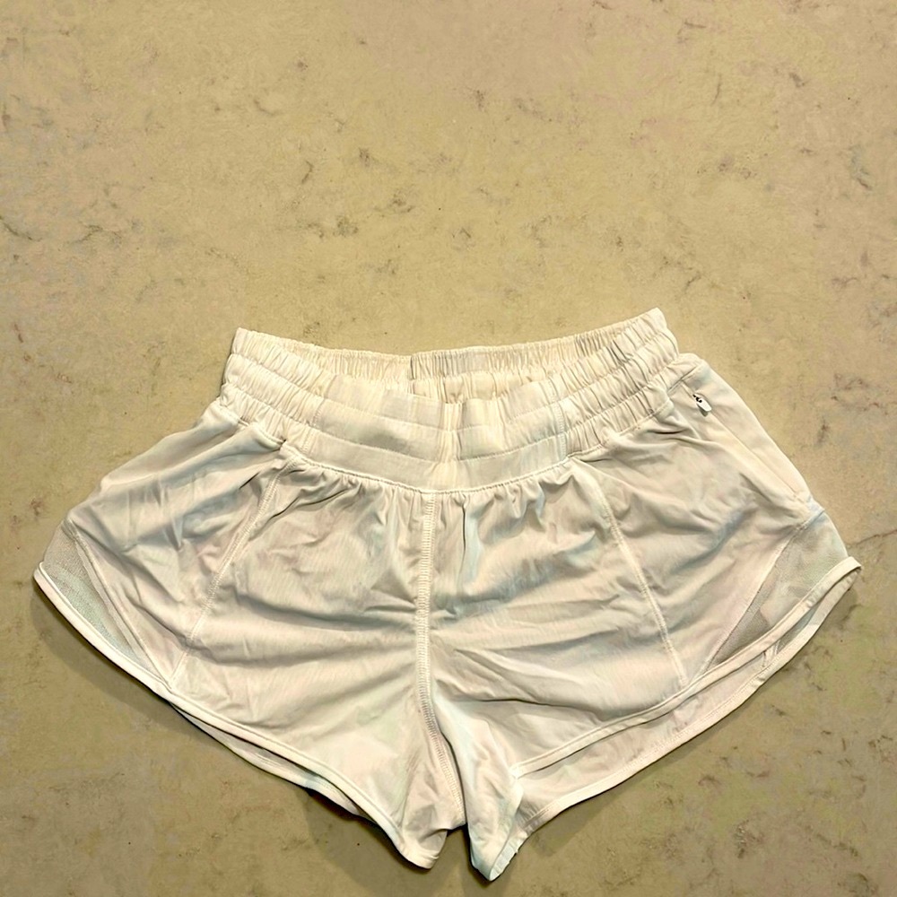 Lululemon Hottie Hot Shorts white size 4